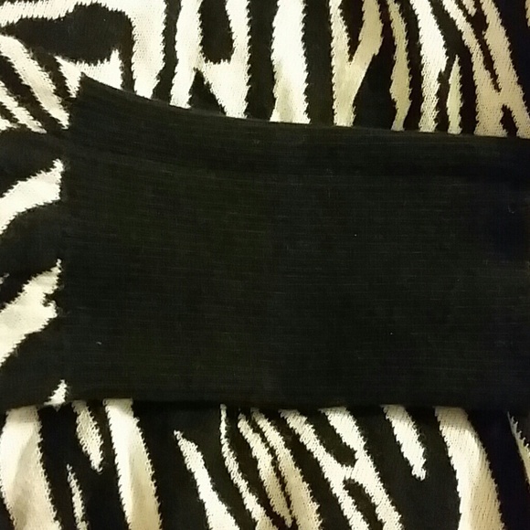 🔶️5 for $30🔶️ Express Zebra Print Cardigan Sweater - Picture 3 of 3